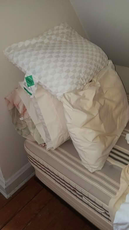 Photo of free Pillows (19095) #1