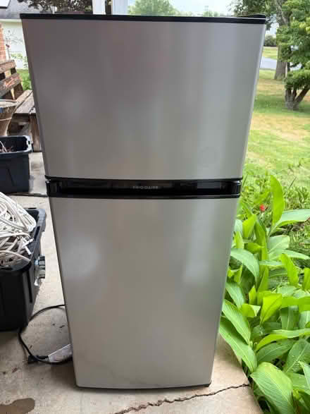 Photo of free Small fridge - not working (Deerwood Rd & Deerwood Dr) #1
