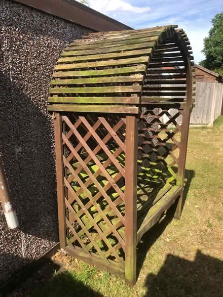 Photo of free Garden arbour seat (Kidderminster DY10) #3