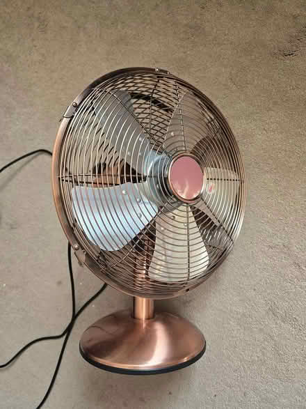 Photo of free Metal fan - NOT WORKING (IG6 3s) #1