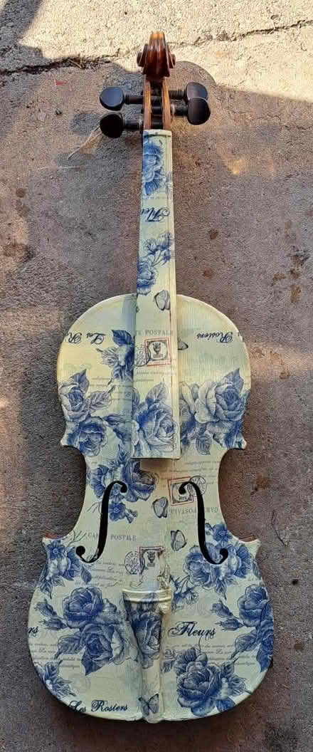Photo of free Violin decoration (OX14 off Colwell Drive) #1