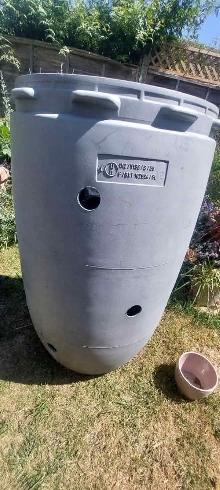 Photo of free Large planter tub (Cheddington LU7) #2