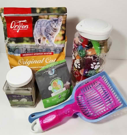 Photo of free Cat supplies (Victory Heights/LakeCity) #1