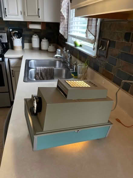 Photo of free 35 millimeter slide projector (Hatfield Pa) #1