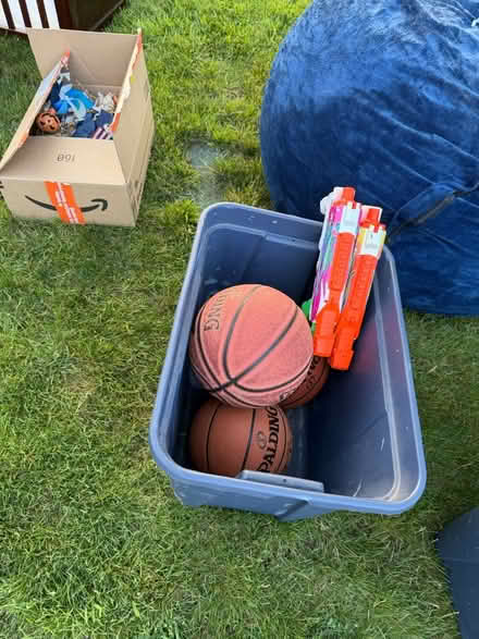 Photo of free Miscellaneous at Curb (Darien (75th St/west of Cass)) #3