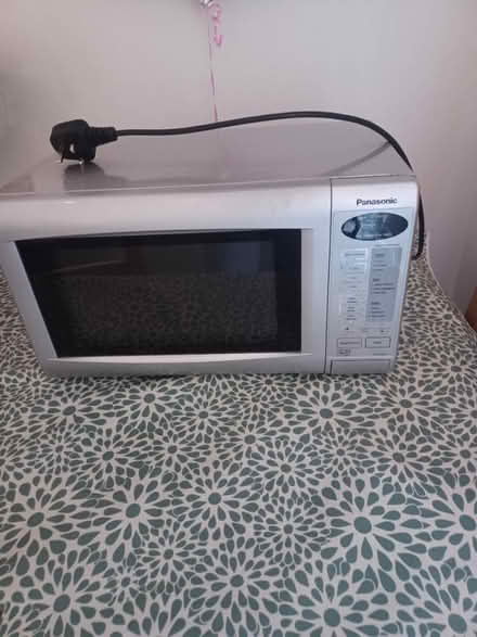 Photo of free Microwave (Whitmore Park Coventry CV6) #1