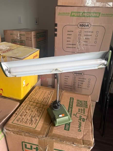 Photo of free Vintage desk lamp (Hollywood) #2
