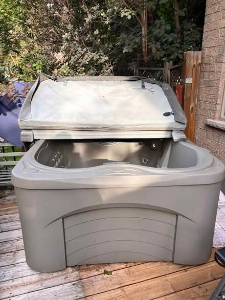 Photo of free hot tub - needs work (Mulock & Yonge St) #1