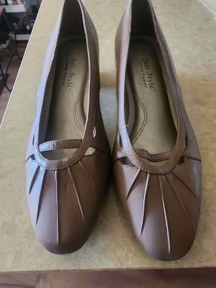 Photo of free Size 7 shoes (Yonge and Sheppard) #1