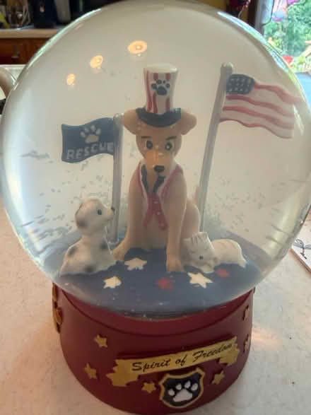 Photo of free Patriotic snow globe (Highland Heights, Ky) #1