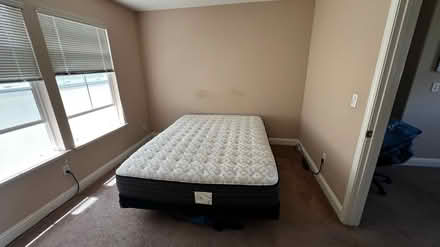 Photo of free queen bed Sealy (San Leandro) #1