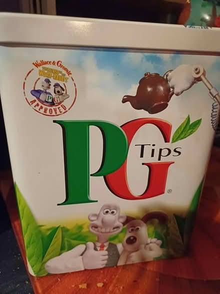Photo of free Useful tins (Chineham RG24) #4