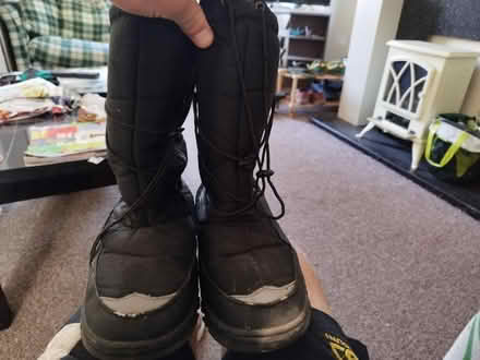 Photo of free Comfy snow shoes (York) #2