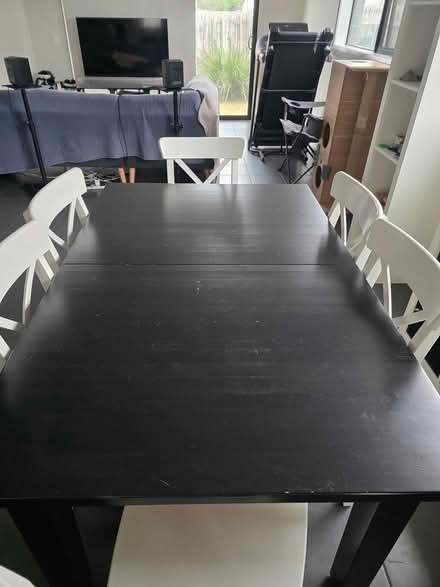 Photo of free Extendable dining table/six chairs (Near bunnings) #2