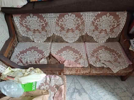Photo of free Sofa set, 2 single chairs, setty (Om Vihar, Uttam Nagar) #3