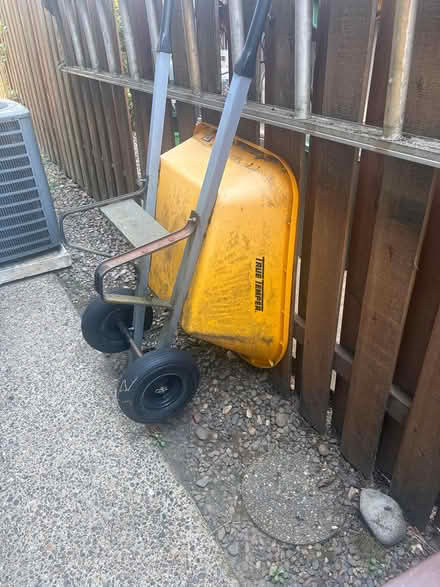 Photo of free True Temper Wheelbarrow (Tigard) #1