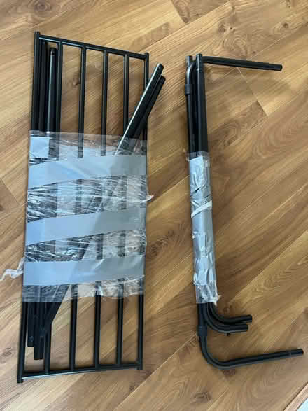 Photo of free Metal clothes rail (BD206HG) #1