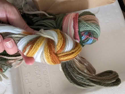 Photo of free lengths of sewing wool (Cottingley BD16) #3