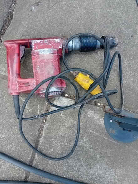 Photo of free 110 volt electric drill (Edinburgh eh11) #1