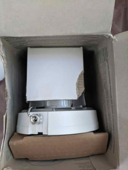 Photo of free fluorescent bulbs, ceiling fixture (Ann Arbor near Hillside Terr.) #2