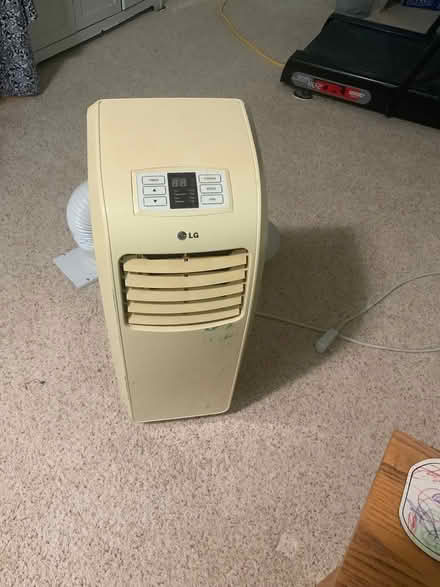 Photo of free Free standing room air conditioner (9080 Tudsbury Rd. Loomis) #1