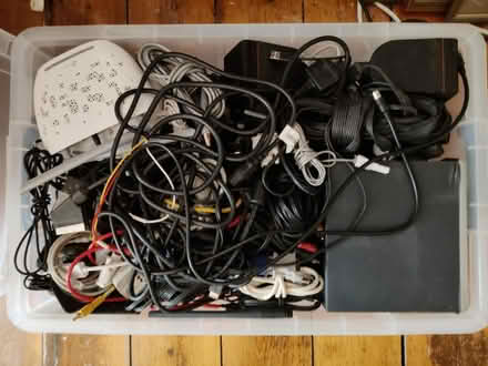 Photo of free cables, speakers, network switch (Jericho OX2) #1