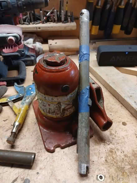 Photo of free 6t bottle jack (Middleton LS10) #1